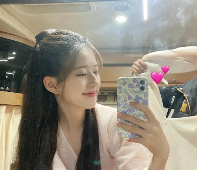 洗面奶 赵露思为了美再次“破费”了,自用洗面奶走红,网友:难怪皮肤好