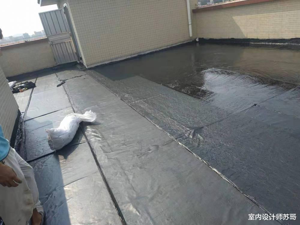 室内设计师苏哥|教你一个楼顶漏水维修的小方法,楼顶漏水用什么材料好