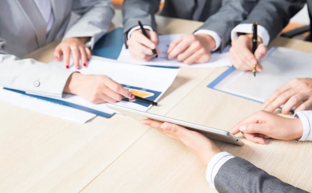 实战命理专家刘老师|财星与印星相冲，婚姻中受到长辈父母的干扰，引发感情是非