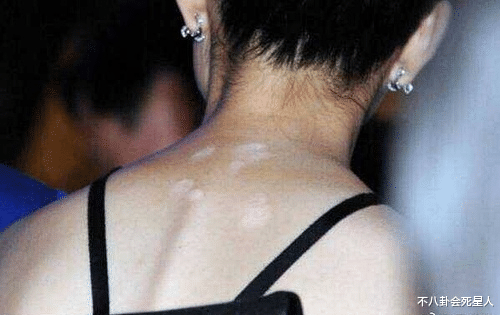 范冰冰|为显白全身涂粉：杨颖像套白丝袜，杨紫蹭脏礼裙，范冰冰国外丢人