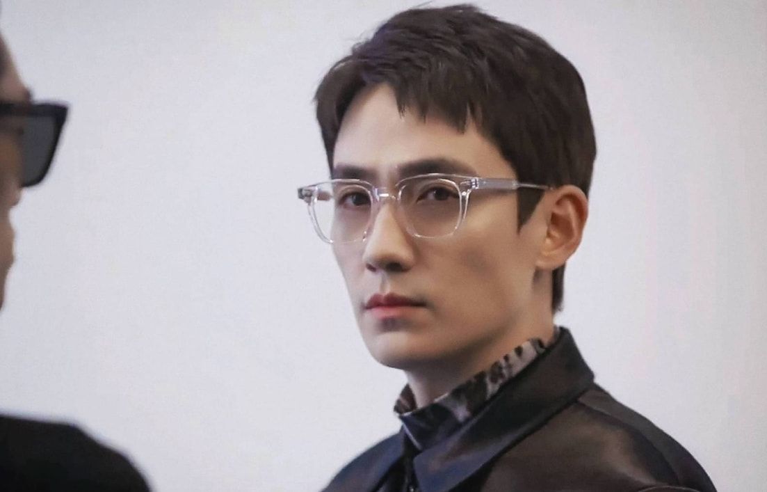 白敬亭|5位“眼镜杀”男星，白敬亭尽显书生气质，易烊千玺撩到你了吗？