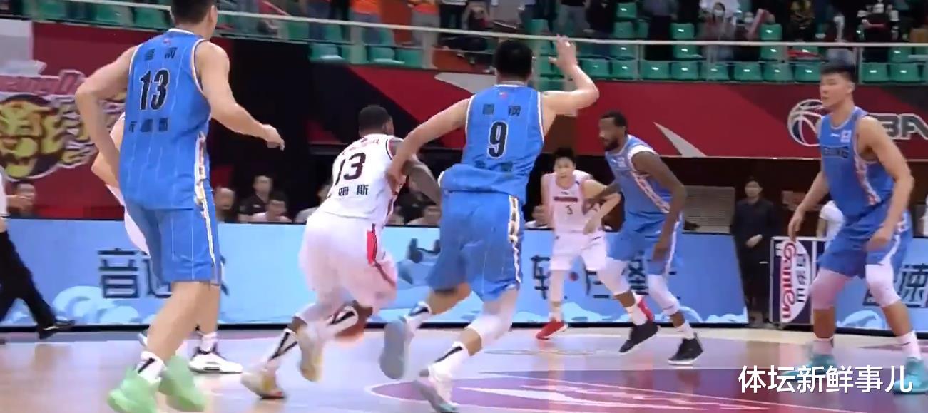 廣東男籃|慘烈！廣東男籃104-103首鋼，蘇群曝內(nèi)情，朱芳雨引熱議，誰(shuí)注意杜鋒舉動(dòng)