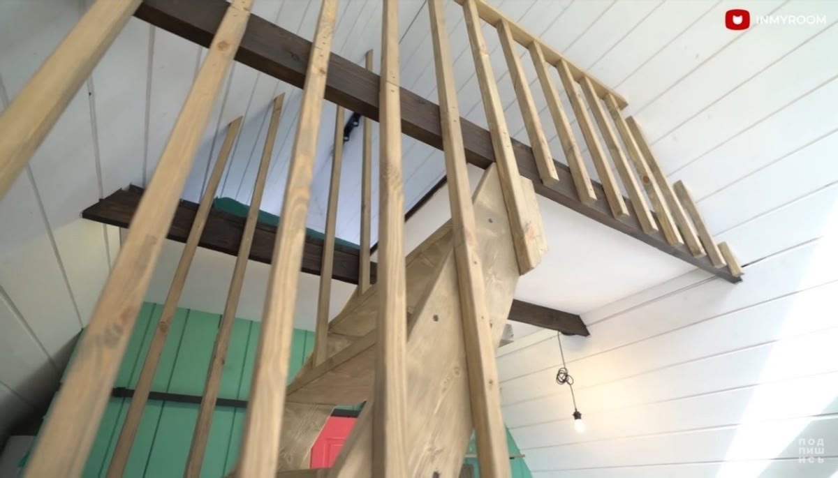 |这套奇葩三角形迷你屋,女主花了7万爆改,简直是设计界的教科书