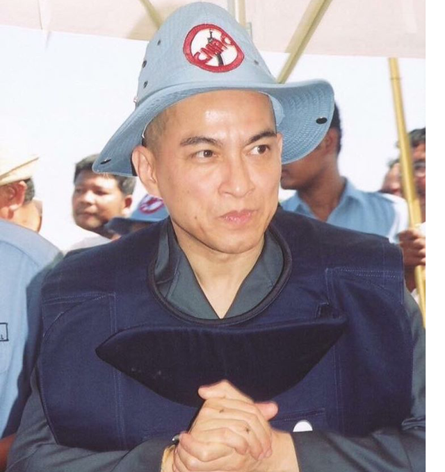 西哈莫尼|西哈莫尼国王50多岁还是俊秀帅哥，西班牙国王却成了白发老爷爷