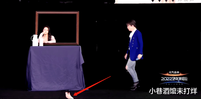 跨年晚会|跨年晚会槽点大赏：假唱、跑调、主持人接不住词、黑白诡异画面出现…