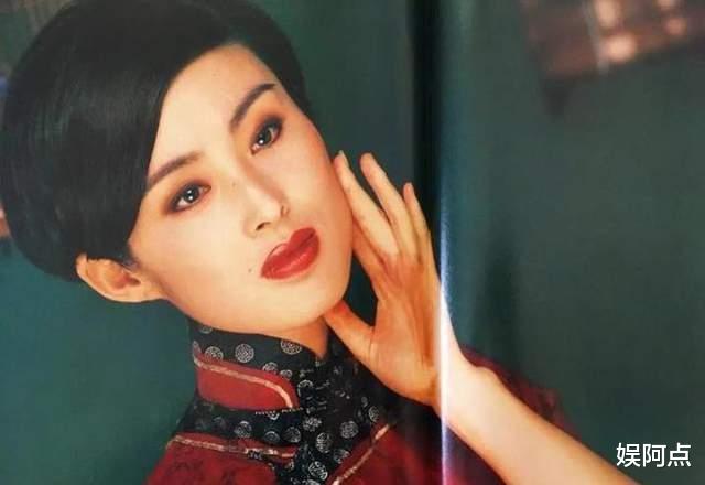 吴京|“妩媚女神”张敏为何能够躲过大佬们的骚扰？她背后的男人不简单