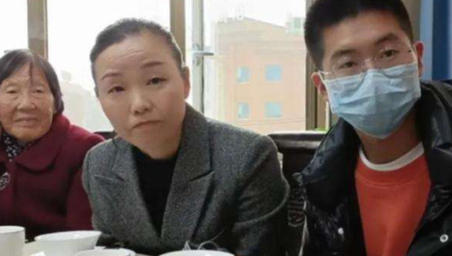 撞脸|孙卓初中照片火了，眉清目秀撞脸郭麒麟，难怪被称为“国民女婿”