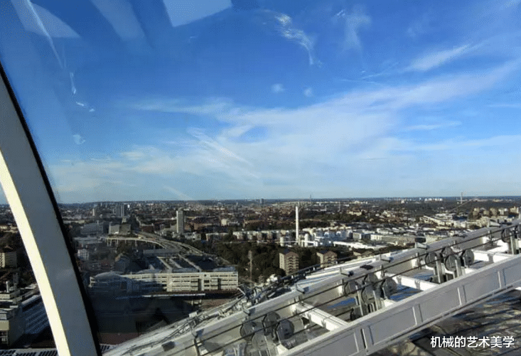  【运载之美】球形球场的球形观光电梯