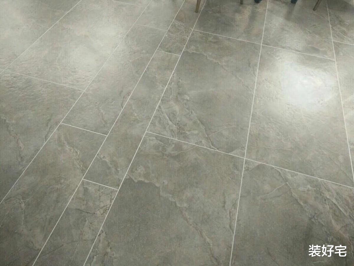 近千元的瓷砖，却被几十块钱的美缝剂毁了，真的好不值！