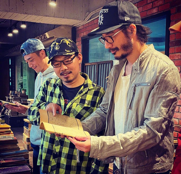 粉色|王力宏晒与霍建华方文山等合照,大胡子叔叔好可爱,这是王力宏?