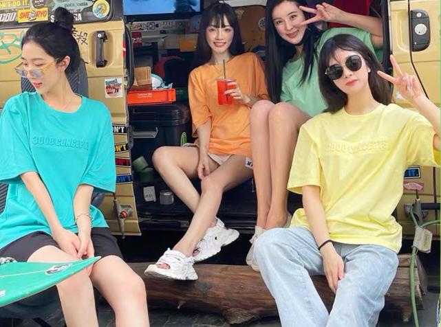 李小璐|李小璐复婚无望努力拼事业,意外露出腋下赘肉,P图过猛认不出