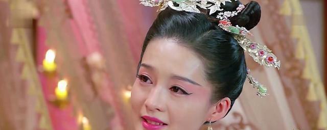 李沁|“反诈先锋”李沁:为帮好友被骗光片酬,后又被李易峰当众钓上钩