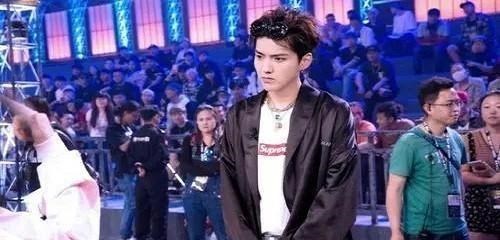 静静聊澸情|出道即巅峰,“顶流”吴亦凡坠落:9年星途,成也资本,败也资本