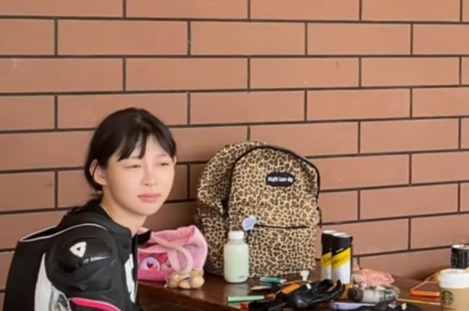 奥特曼|痞幼人气逐渐低迷，自身颜值恐拖她后腿，新照被吐槽像奥特曼