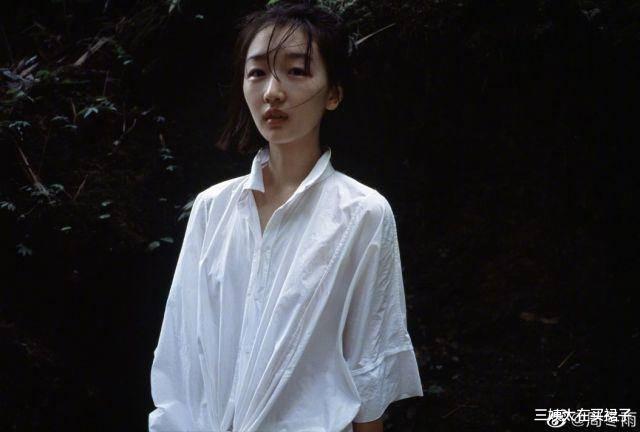 三姨太在买裙子 没教养的周冬雨是怎么赢白富美马思纯的？他们注定做不了好朋友