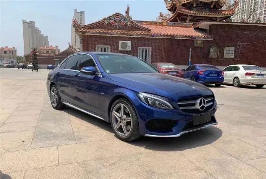 才哥讲社会 32万买2年的奔驰C200L，天天修车，还觉得买这台车真香？