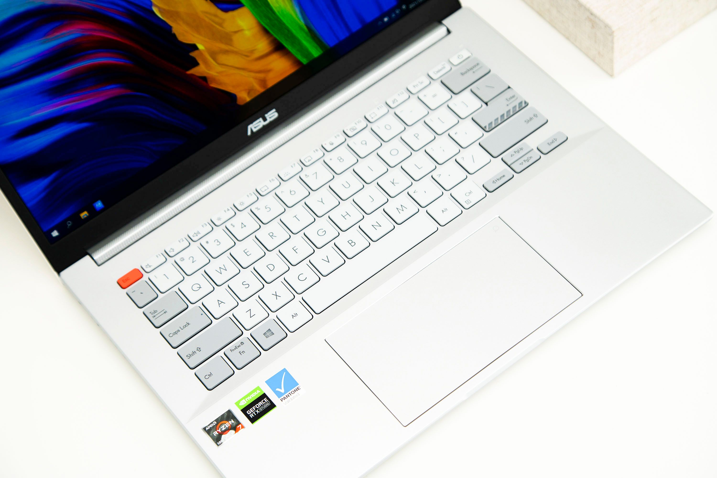 |輕薄創(chuàng)作體驗 流暢運行3A？這輕薄本了不得 靈耀Pro14評測