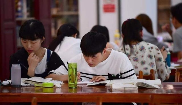 高考|专科生迎来“好消息”，人社部：事业单位不再将专科生拒之门外