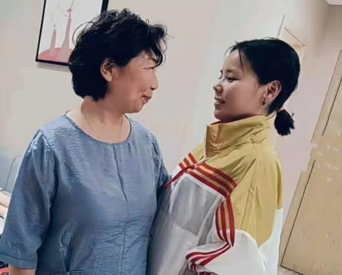 杜新枝|杜新枝晚节不保，借用粉丝被打事件卖惨，不到2天时间就露了馅