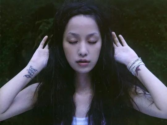 李靓蕾|“偏执歌后”中岛美嘉:凭一首歌拉低日本自杀率,失聪仍坚持歌唱