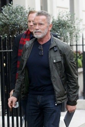 跨过鸭绿江|施瓦辛格3个儿子差距有多大？老大爱健身，老二200斤，私生子最壮