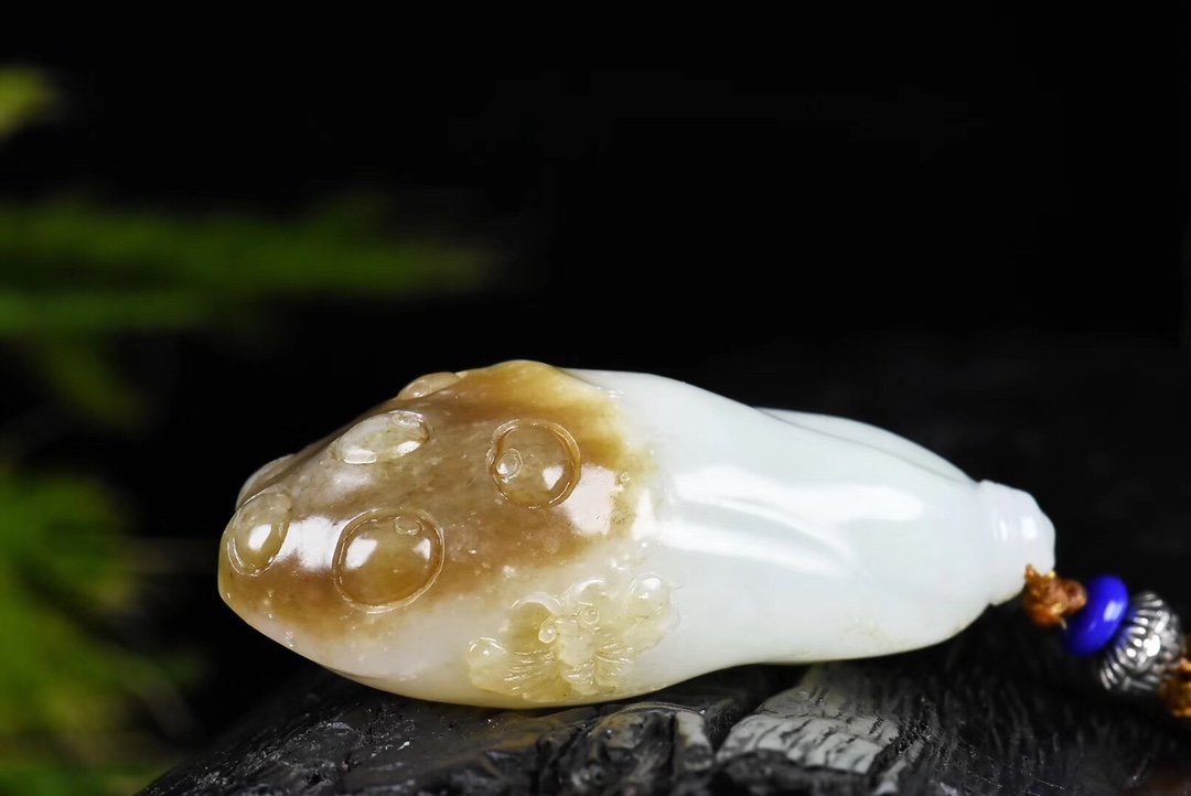 |和田玉俄料的特征有哪些？它值得收藏吗