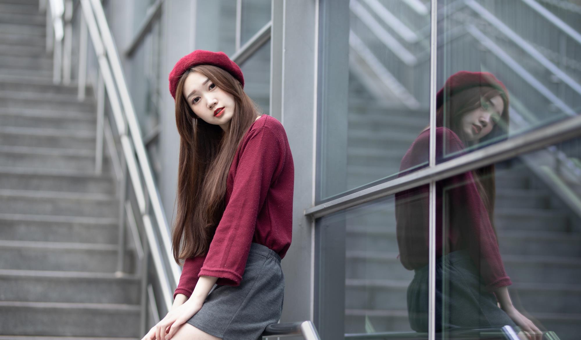 百里守刖|灰色的短裤休闲又百搭，简约又时尚，让穿着者更加的高挑甜美