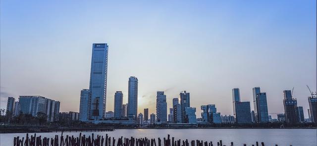 纬祝泰 深圳一处300米高楼发生晃动,大厦人员火速撤离,晃动原因不明!