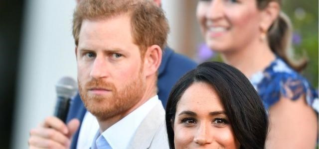 英国王室|英王室宫斗大戏升级！女王揭露梅根真面目，梅根穿裹胸裙反击