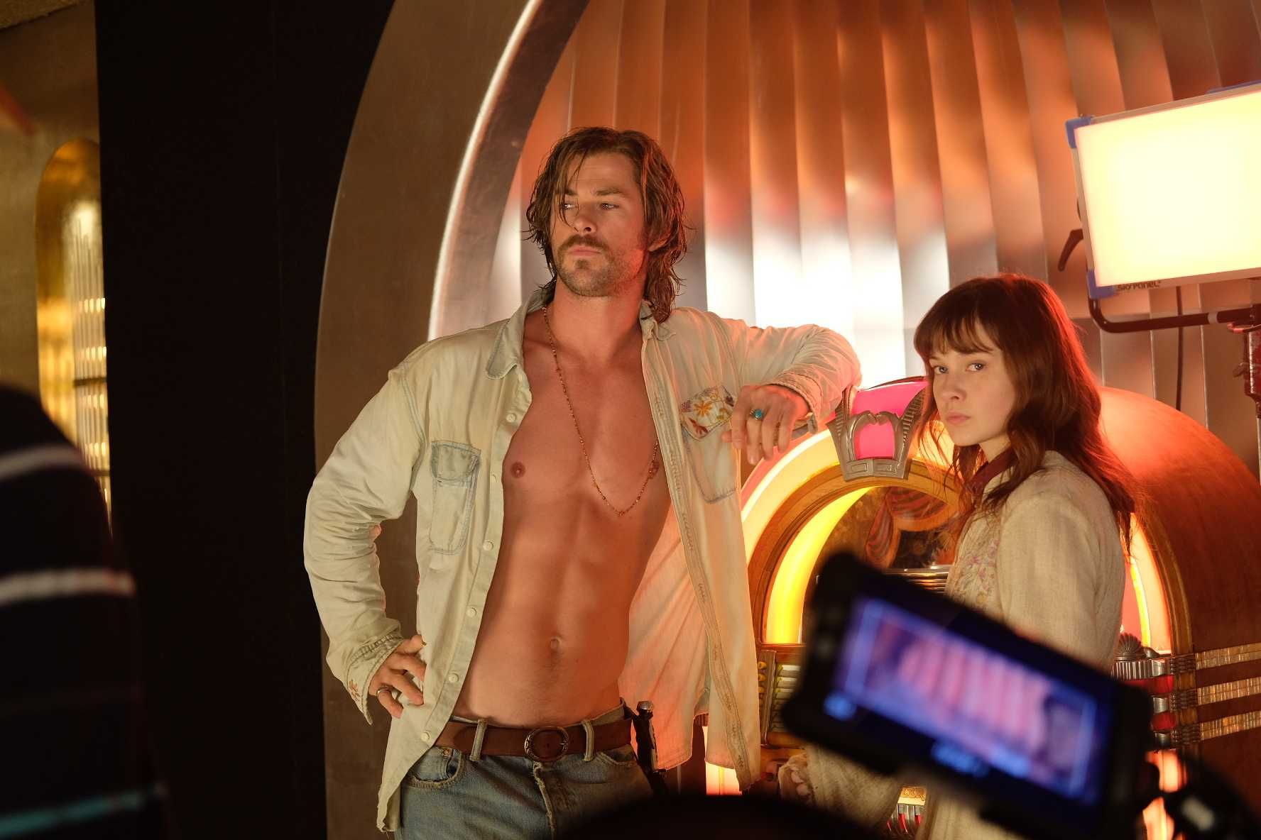 皇家酒店谋杀案|雷神演绎R级惊悚神作，《皇家酒店谋杀案》，色彩瑰丽，场景迷人