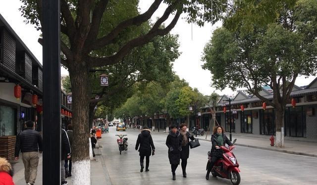 嵊泗 浙江省舟山嵊泗县区位最好的镇，与上海市一桥相连，是个旅游胜地