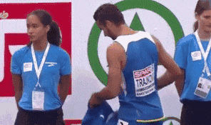 黑丝 大兄弟，你来健身房的目的太明显，你的动作早就暴露一切！