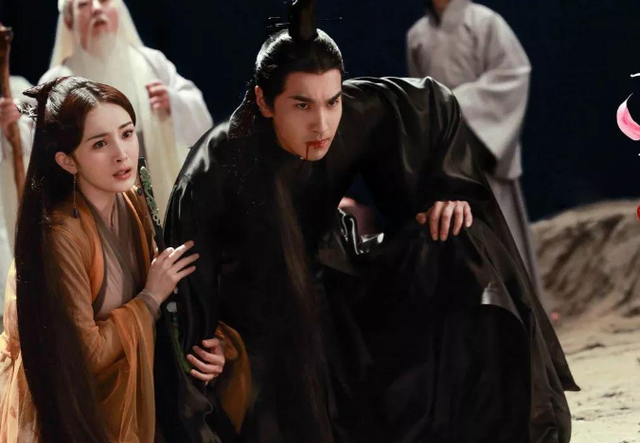 张馨予|三生三世：破云扇威力很强，为啥白浅总是把它送人？说出来别不信