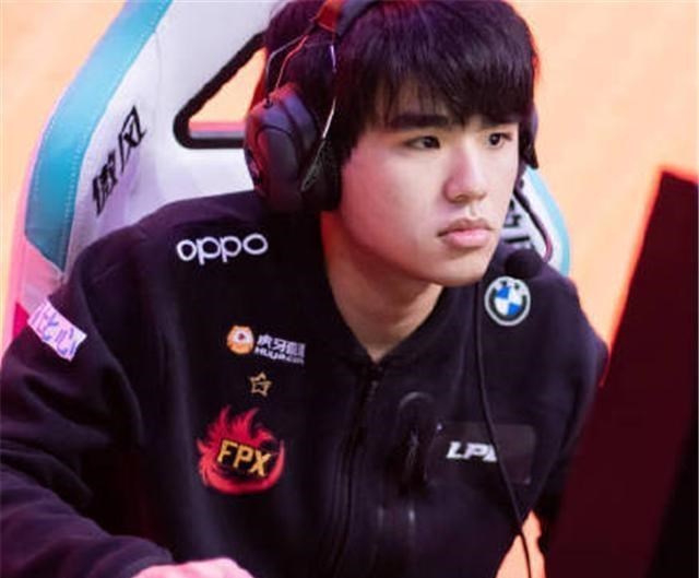 景甜|FPX又重聚了，林炜翔开播故意让小天出镜，还隐瞒说没开摄像头