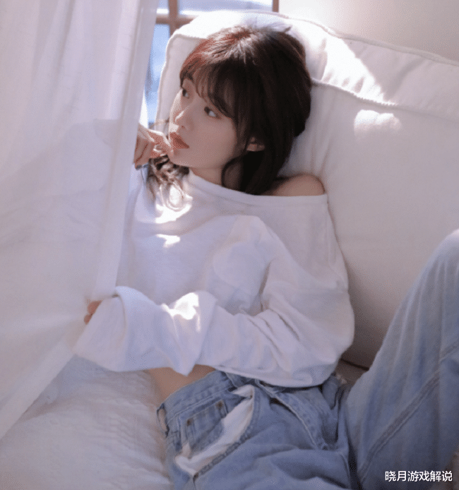 rookie|LPL女主持小钰晒写真照，小蛮腰酸倒一众女生，粉丝喊话rookie