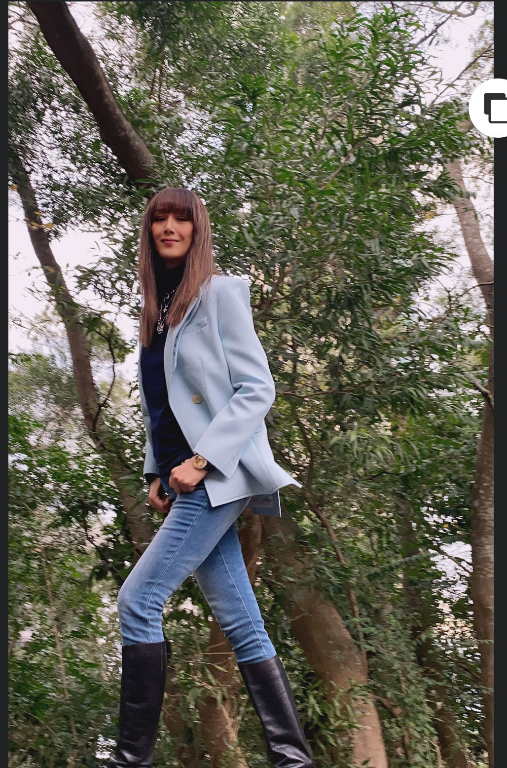 任达华|任达华老婆树林散步晒摆拍，53岁依然有气质，179身高简直了