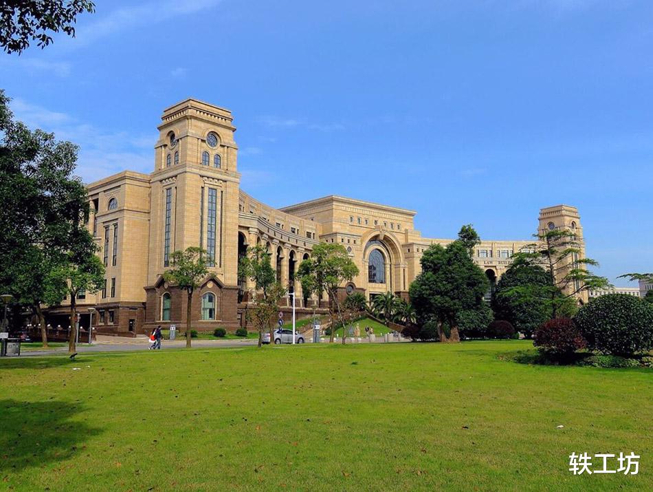 高校|上海9所211大学，综合实力应该如何排名？可分为4个层级