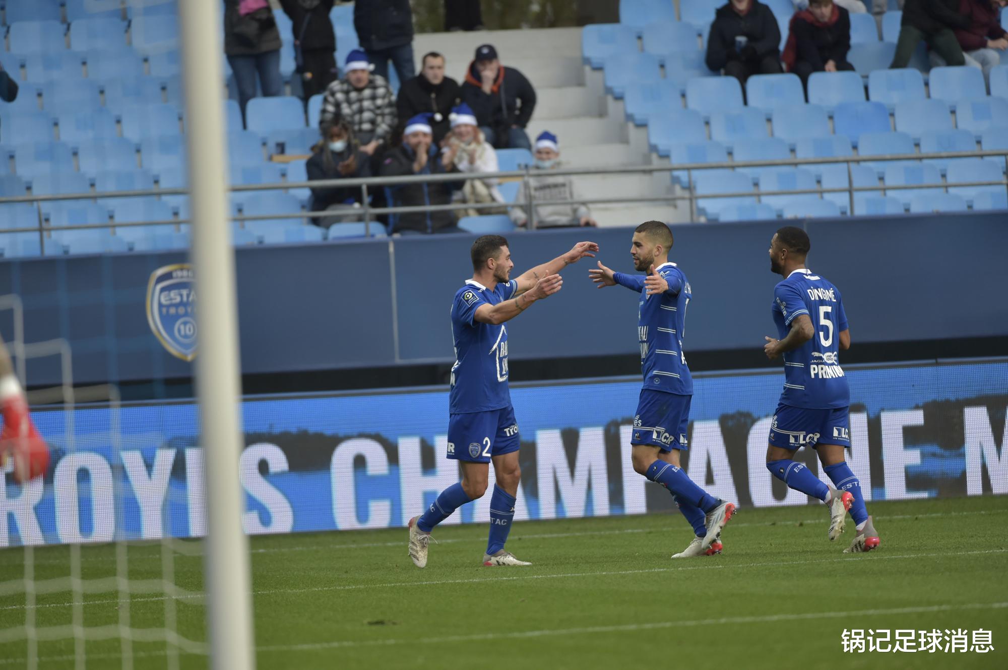 特魯瓦|聯(lián)賽8次領(lǐng)先8次丟分，這支法甲球隊，也屬實(shí)是倒霉透頂！