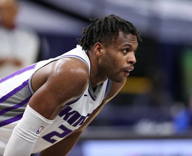 湖人队 恭喜！湖人全新首发5虎诞生，21+7巨星出任中锋，4换1交易威少血赚