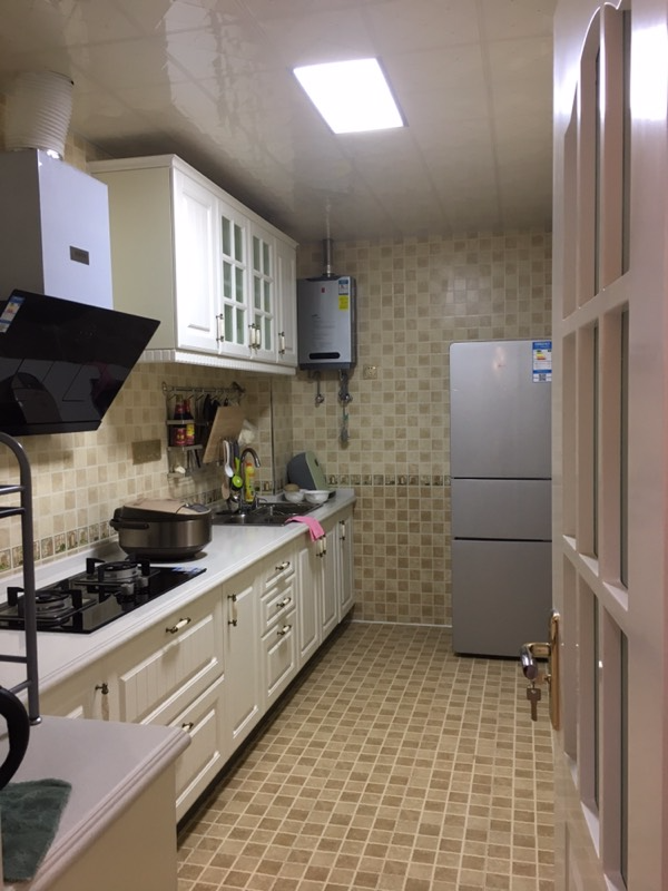 简易设计 家有爱洁癖婆婆，每天把房子收拾干净，入住1年还跟新的一样