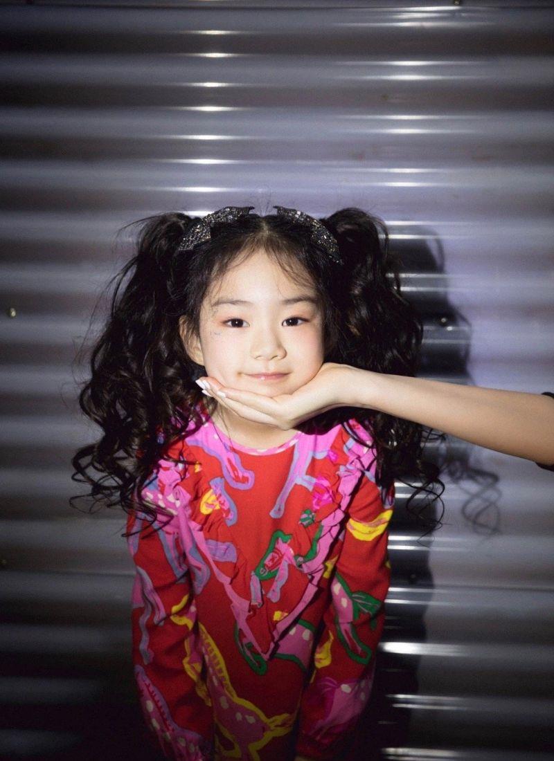 戚薇|戚薇女儿长大啦！参加中国区钢琴总决赛超淡定！小戚薇再实锤！