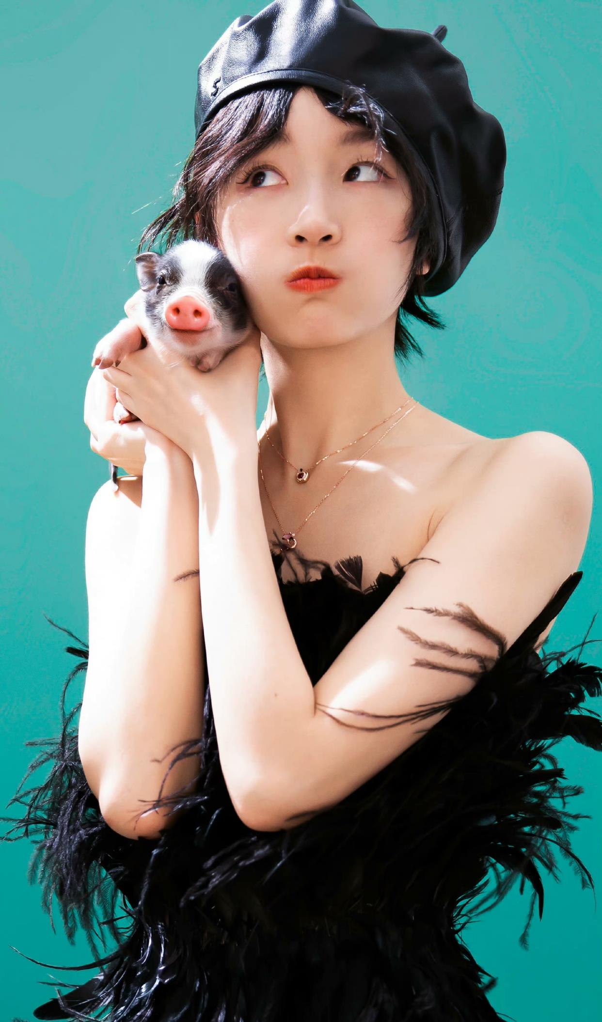 周冬雨|周冬雨是怎么做到单看五官很普通，同框秒杀别人？