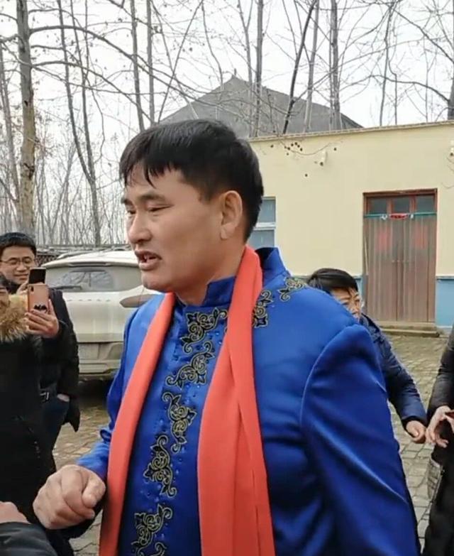 朱之文|女子开车上门表白朱小伟，门还没进，就遭大衣哥邻居怒怼