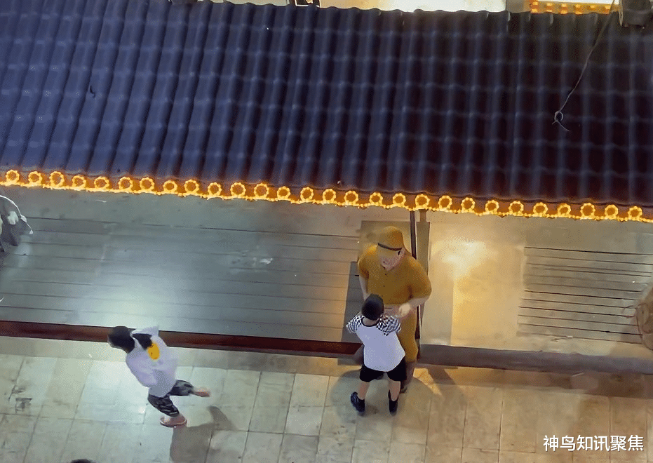 重庆 重庆景点惊现日军雕像,小男孩啪啪抽大嘴巴子,网友:干得漂亮!