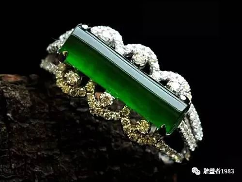 交易|一块翡翠玉牌卖出5635万天价，凭什么？