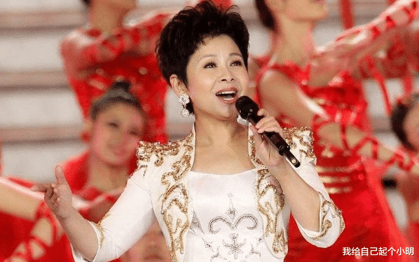 春晚|董文华被老公宠成宝,而同为春晚歌手的她,却不幸英年早逝