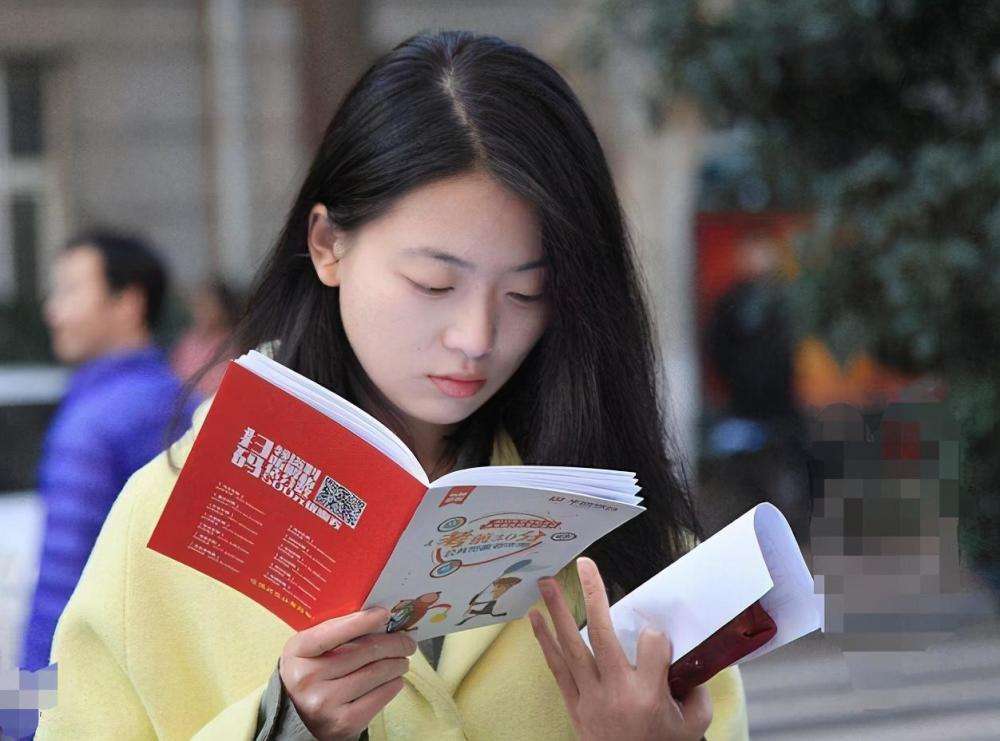 鹤壁|大学生考公难，喜讯来了，三个要求若能符合其一，可免试直接上岗