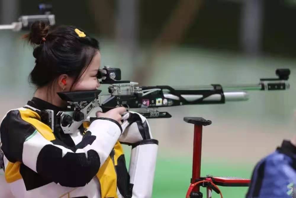 杨倩|?00后清华学霸杨倩拿下两枚金牌，珍珠美甲被质疑，网友：世界最牛暑假工