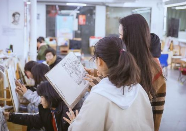 高校|学生“0分试卷”走红,美术功底使人羡慕,老师看后也舍不得擦掉