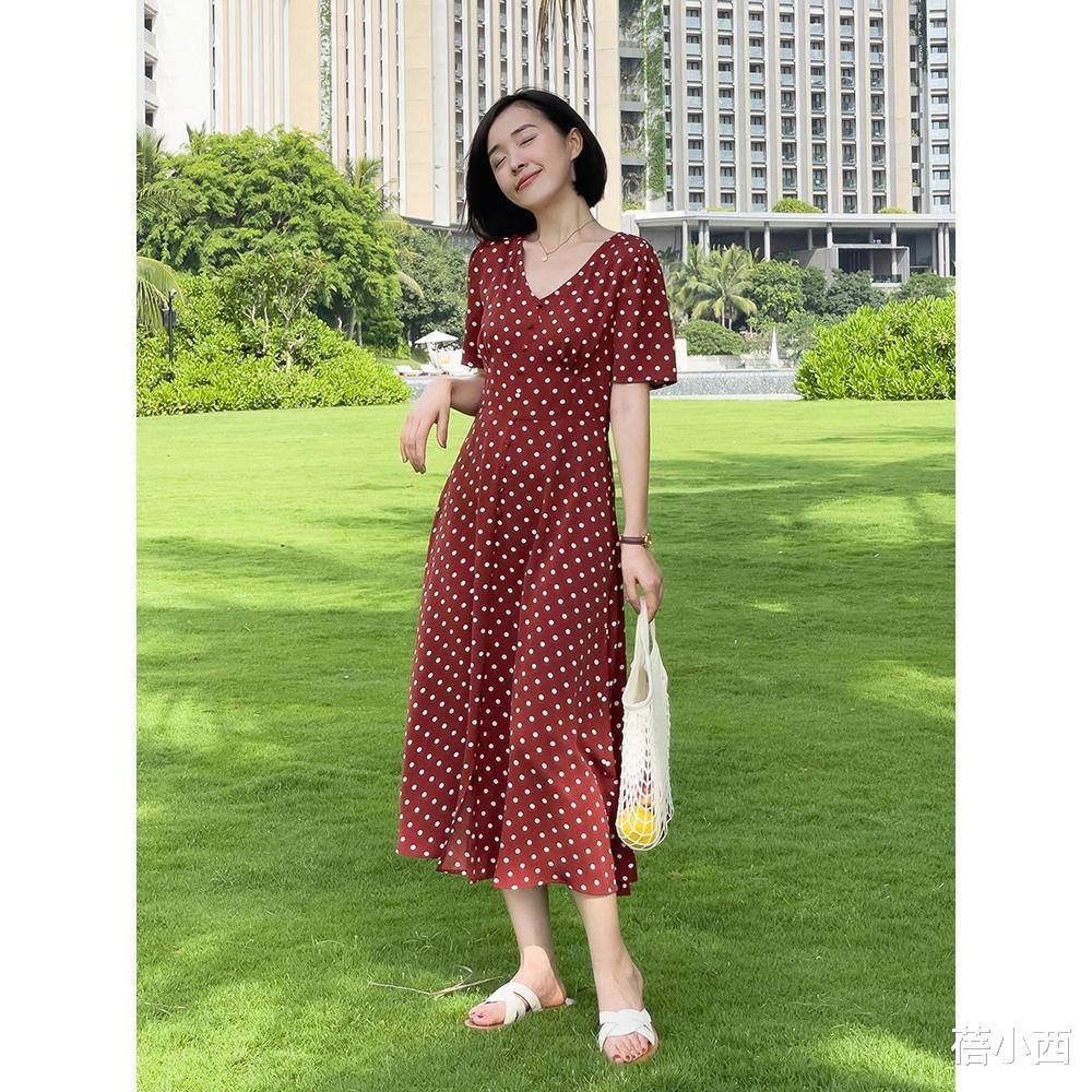 穿衣搭配|职场女性会打扮比身材好更重要,拥有这5件单品,优雅又有女人味